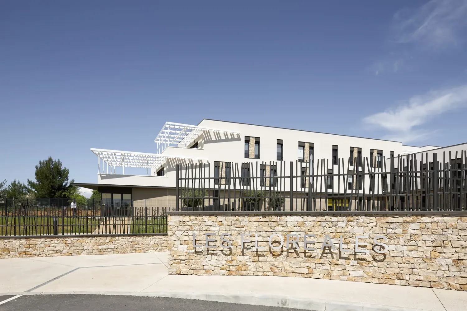 L'entrée de la résidence Les Floréales